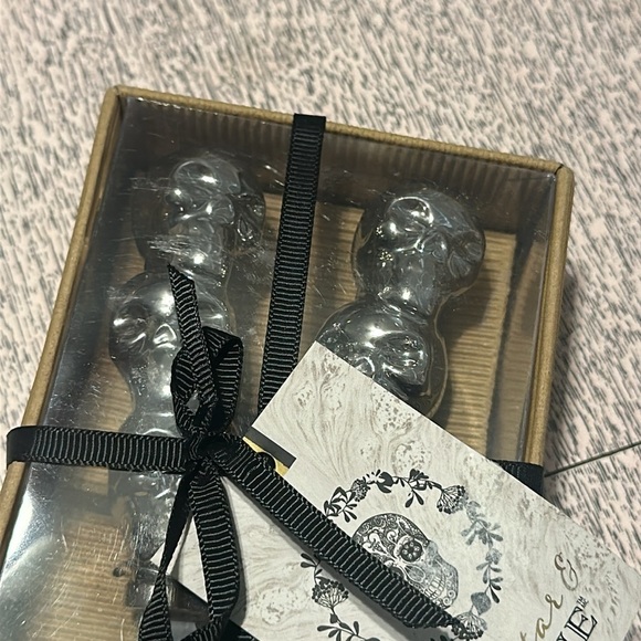Mortar & Bone Halloween Skulls Spreaders NIB - Picture 2 of 7